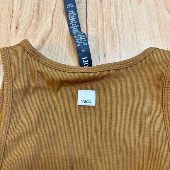 Vuori Mudra Pylo Tank Dark Golden Tan Padded Gym Workout Women's Size XL NWT - Picture 8 of 8